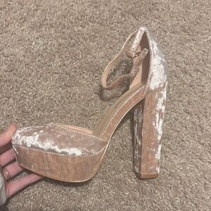 Shoe Dazzle Cream Velvet Platform Heels